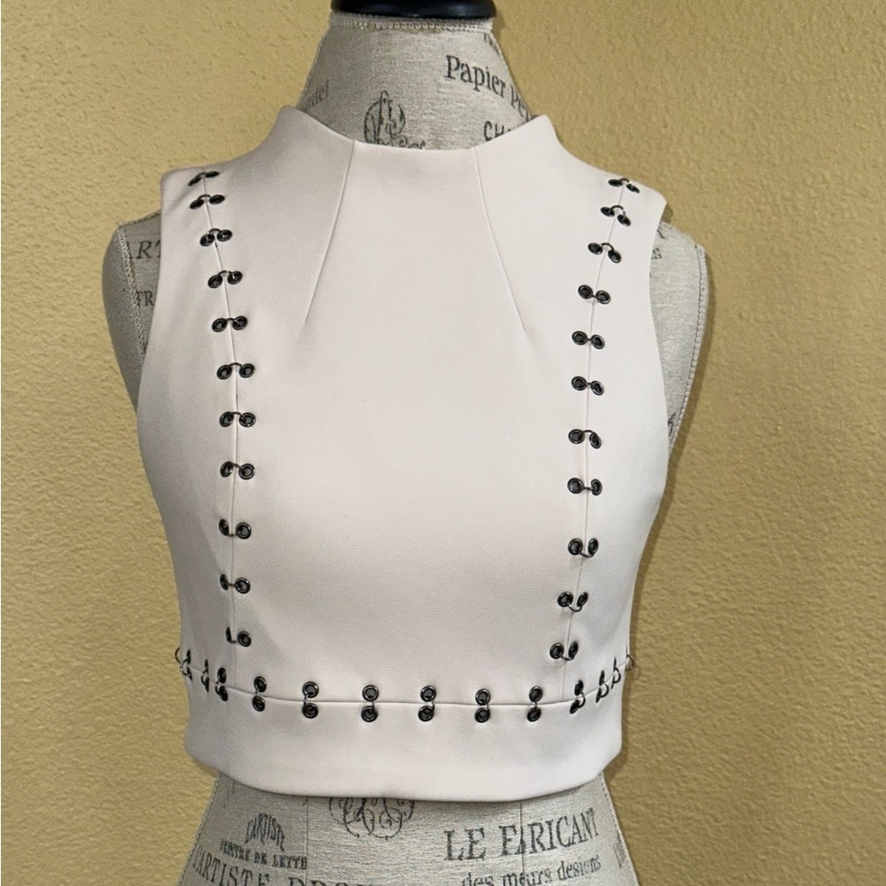 Topshop Cream Structured Crop
Top with Silver Eyelet Detailing Size 6 Like New! - Picture 2 of 9